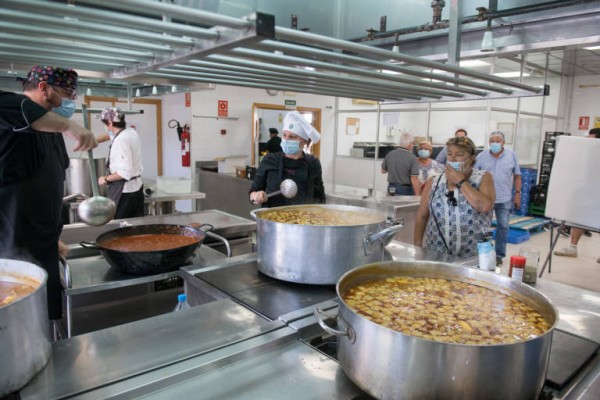 El vidrio reciclado en Alicante se transforma en 8.500 raciones de comida para el Banco de Alimentos