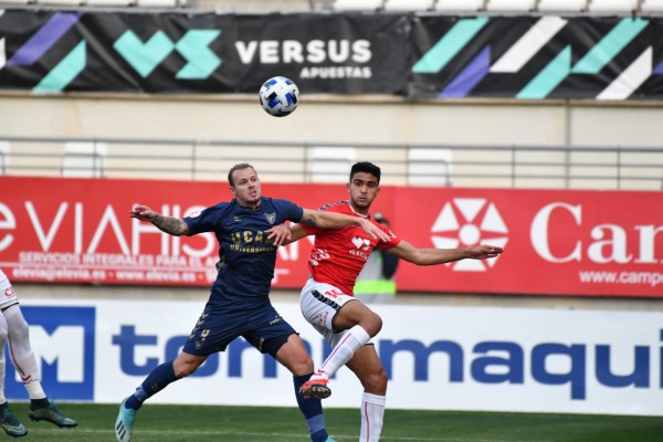 El UCAM CF cierra 2020 con 10 triunfos y el Murcia con 27 goles en Segunda B, pero subió el Cartagena