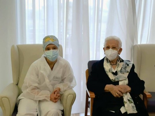 Araceli, de 96 años, la primera persona vacunada de España