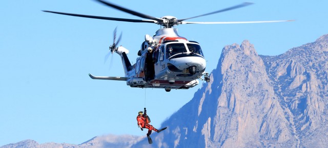 Salvamento Marítimo lleva a cabo un simulacro de rescate en la bahía de El Campello