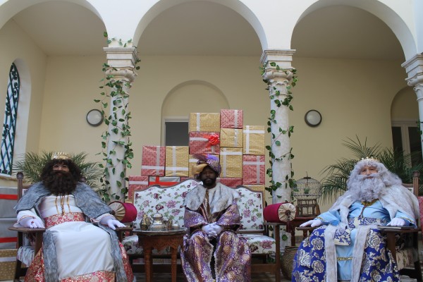 Los Reyes Magos protagonizan la segunda parte del vídeo 'La Navidad se vive en Benicàssim'
