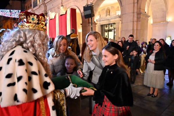 Espectáculos infantiles y un recorrido en coche para la visita de los Reyes Magos a Castelló