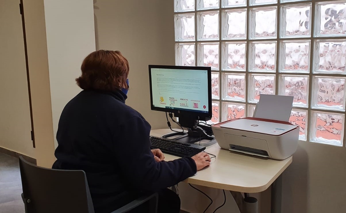 Onda habilita dos espacios con ordenadores para facilitar el acceso a Internet a todos los vecinos 