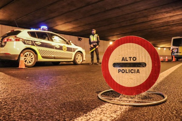 La Policía de Alicante disuelve diez fiestas en viviendas y tres en la vía pública en Nochebuena 
