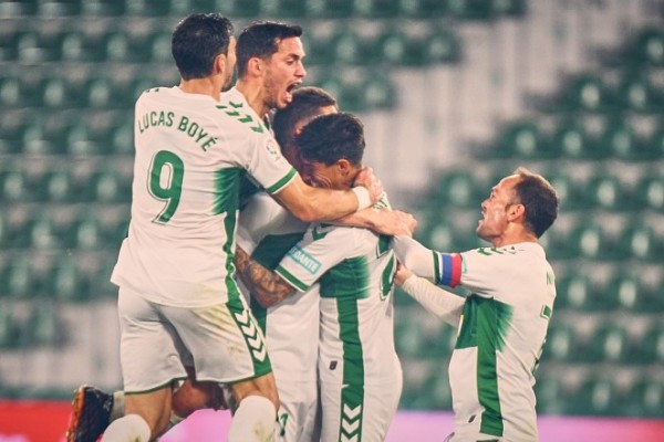 El Elche completa el primer tercio de la competición en crisis de resultados