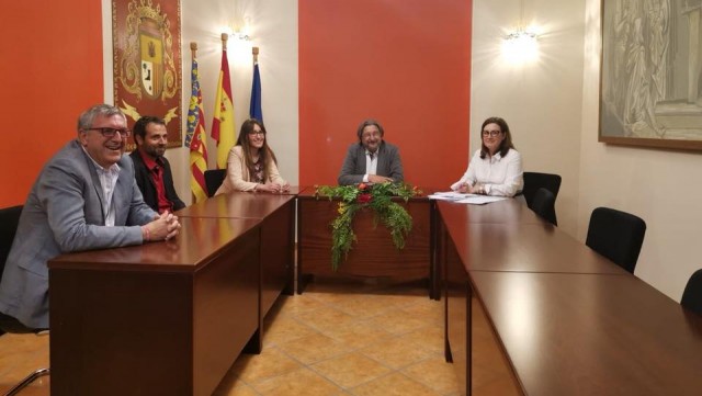 El PP y un edil del PSPV presentan una moción de censura contra el alcalde de Compromís de Agres