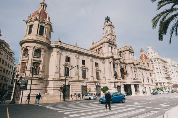 El Ayuntamiento de València busca cómo compensar a decenas de concesionarias por la covid