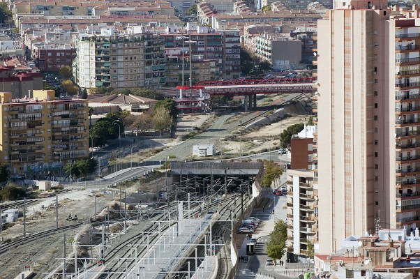 Alicante y Fomento también pactan la retirada de una vía para reparaciones: el otro escollo al parque 