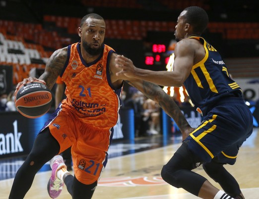 Valencia Basket resuelve una costosa victoria ante el Khimki