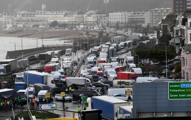 El Gobierno amplía el límite de conducción para facilitar el retorno de los camioneros atrapados