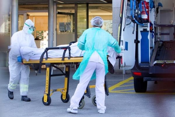 Los contagios en España continúan al alza, con 12.386 nuevos casos, y la incidencia supera ya 250