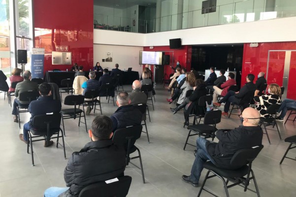 Fepeval y el Ivace se unen para presentar la Ley de Áreas Industriales en 12 municipios valencianos