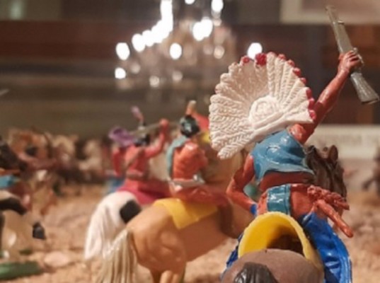 Más de mil indios y vaqueros batallan en el Museo L'Iber