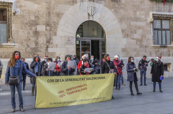 El Cor de la Generalitat ‘canta’ sus demandas al President

