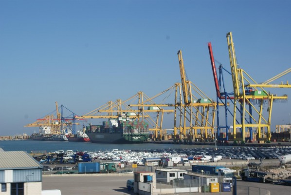 El Puerto de València incrementó un 14% su tráfico en noviembre
