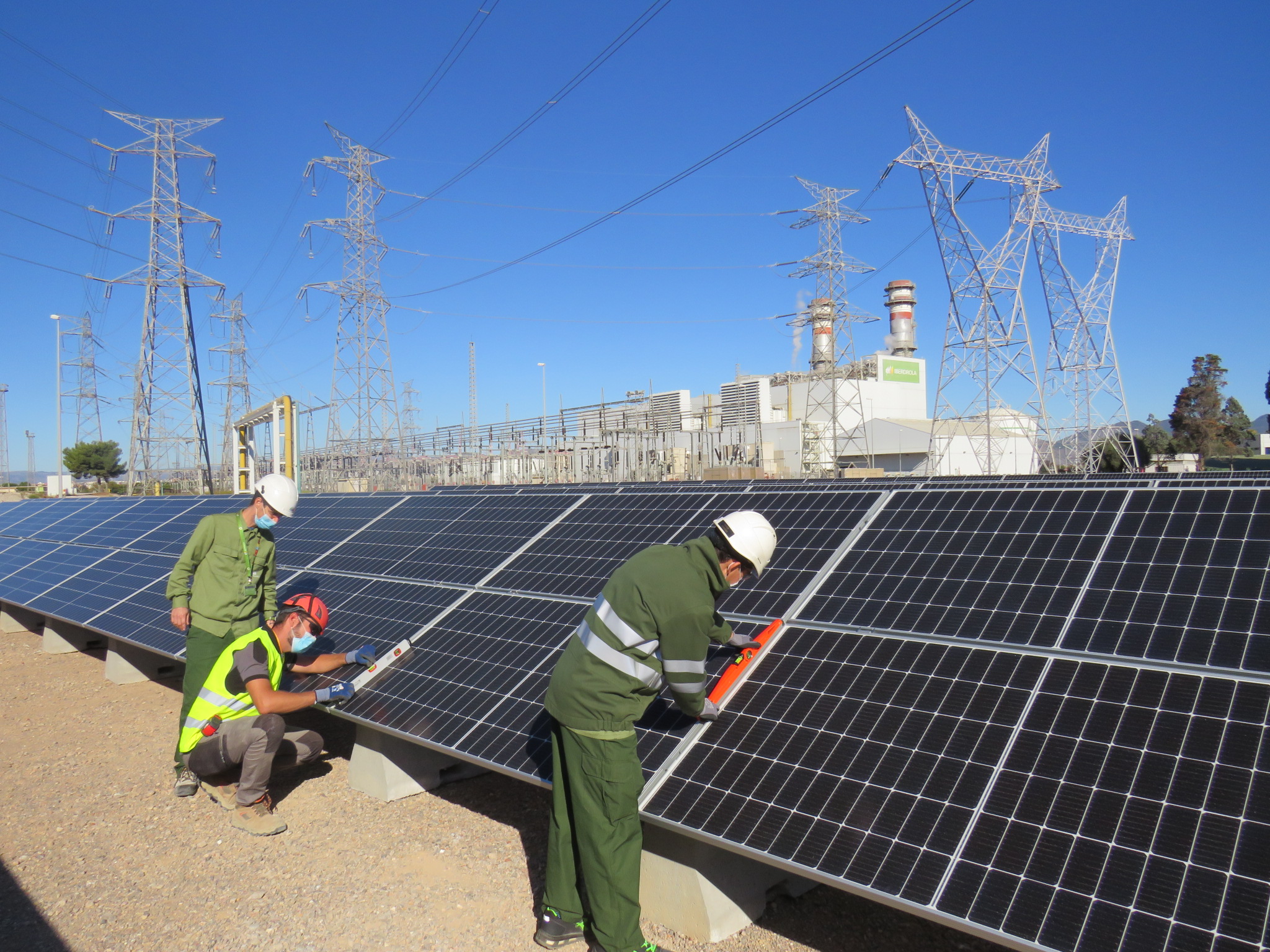 Iberdrola acaba la planta solar junto a su ciclo combinado tras invertir 2,3 millones de euros