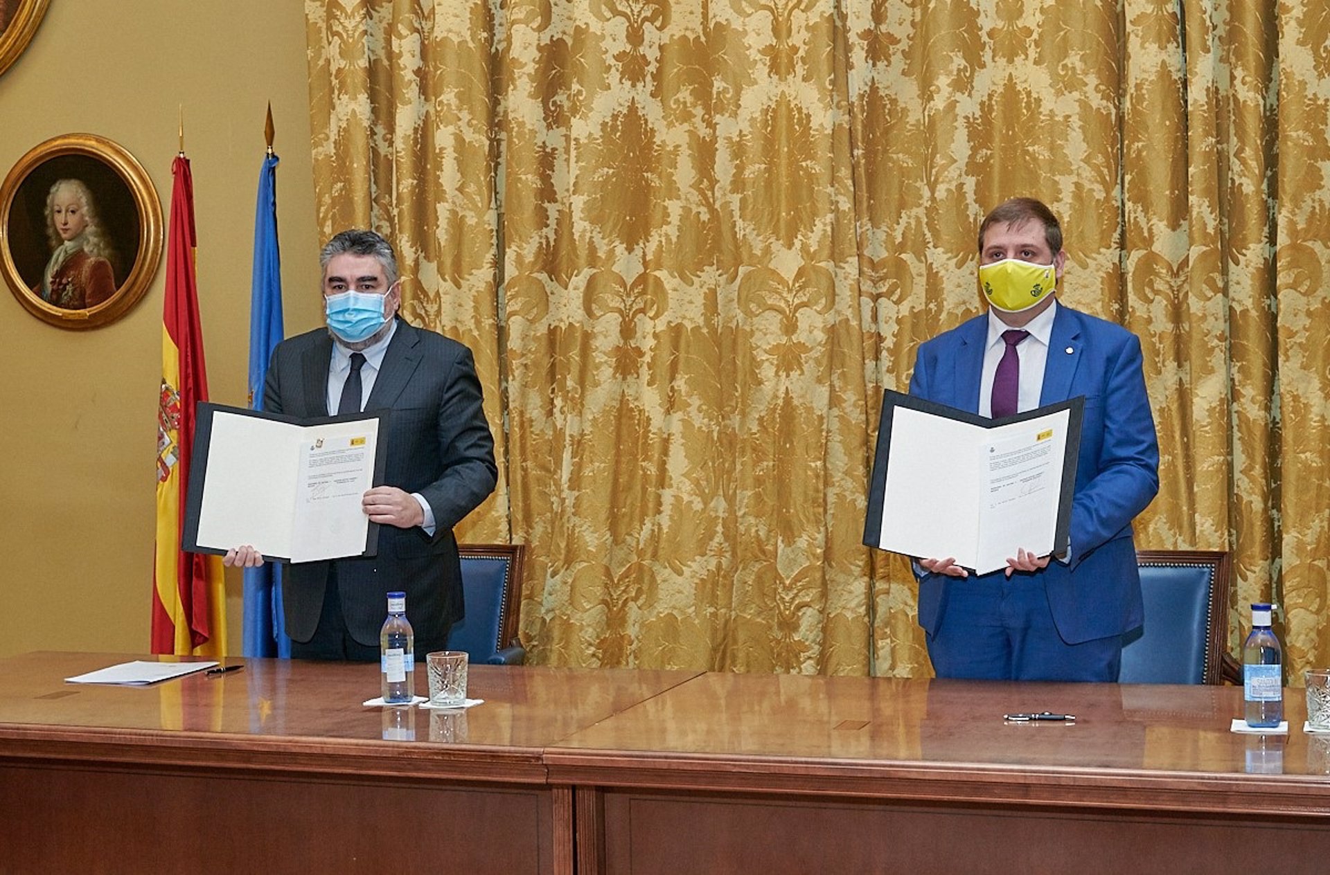 El Gobierno y Correos se alían para impulsar las ventas en Internet de las librerías de proximidad