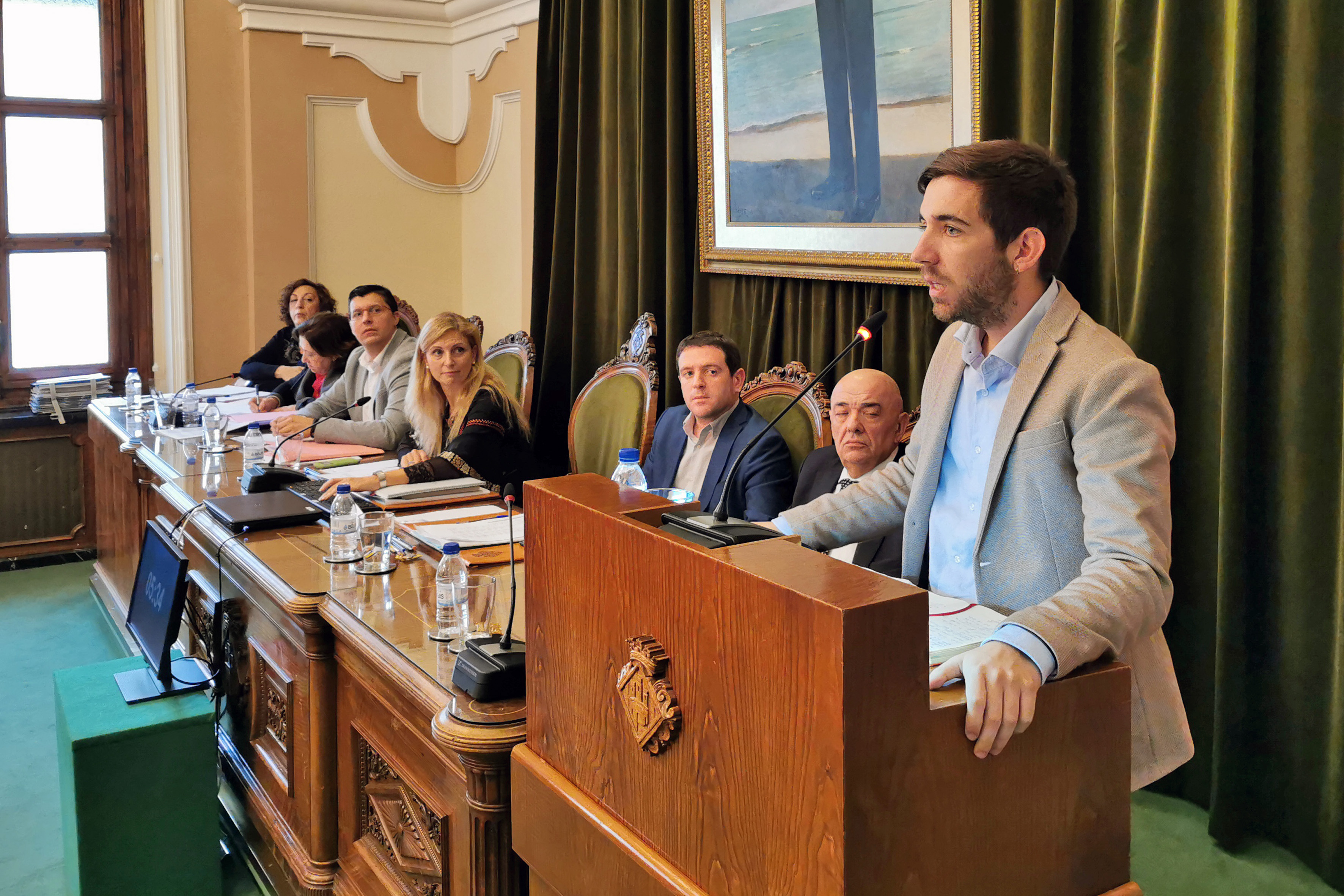 Podem ironiza sobre el giro a 