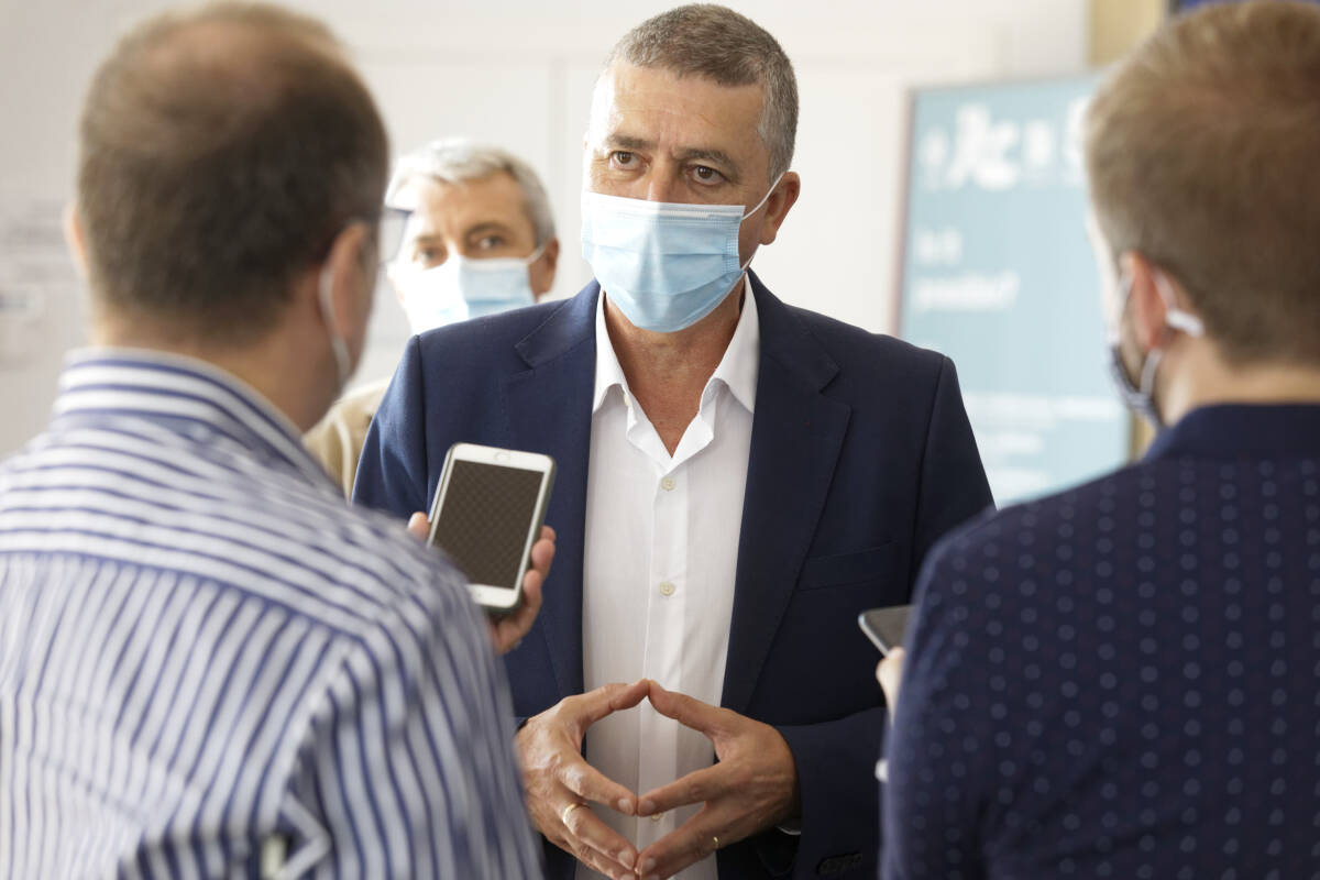 El conseller de Economía Sostenible, Rafa Climent, durante una de sus últimas visitas a Castellón. - 