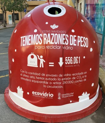 Mutxamel y Ecovidrio llevan a cabo una campaña para promover el reciclaje de vidrio en Navidad
