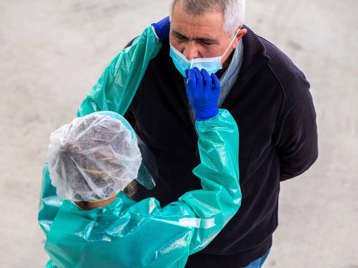 España notifica 10.654 nuevos casos de covid-19, 260 muertes y la incidencia aumenta hasta los 236
