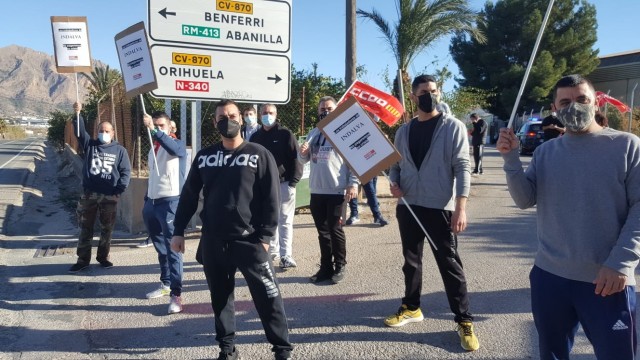 La plantilla de Indalva de Orihuela se manifiesta contra el nuevo ERTE presentado por la empresa