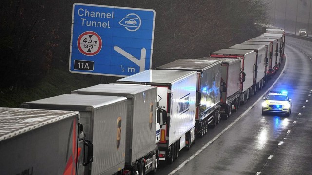 La UE se cierra al Reino Unido: mantiene la vía verde para el transporte,  y prohibe la suspensión de vuelos y trenes
