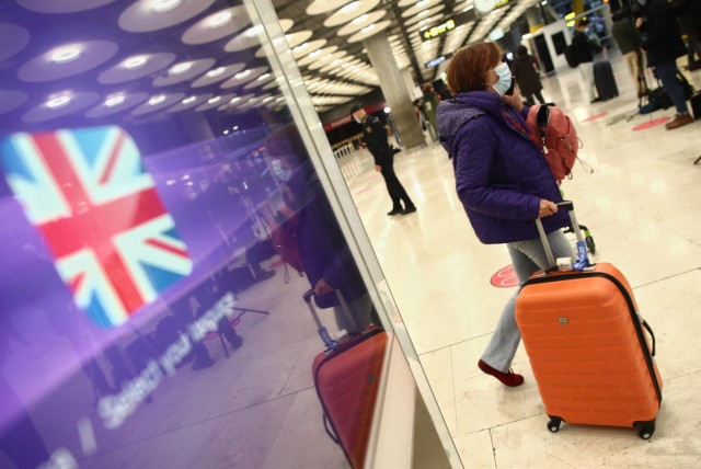 Los ciudadanos españoles en tránsito a España pueden viajar vía aérea por Gibraltar
