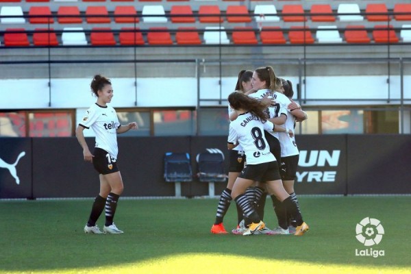 El Valencia se reencuentra y remonta al Eibar