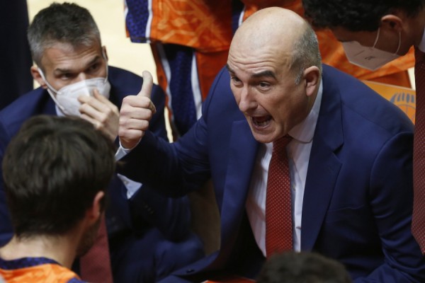 El Valencia, pendiente de resultados de PCR tras los positivos detectados en Estrella Roja