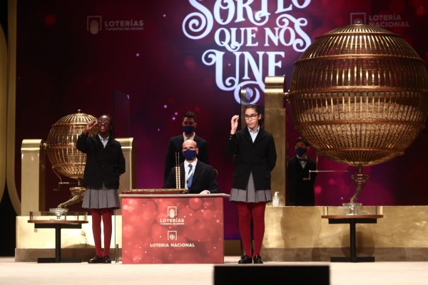Un nuevo quinto premio cae en la Región: Jumilla celebra el 55.483