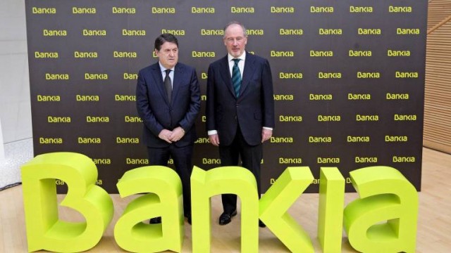 El juez procesa a Rato, Olivas y otros 32 exdirectivos de la entidad por la salida a Bolsa

