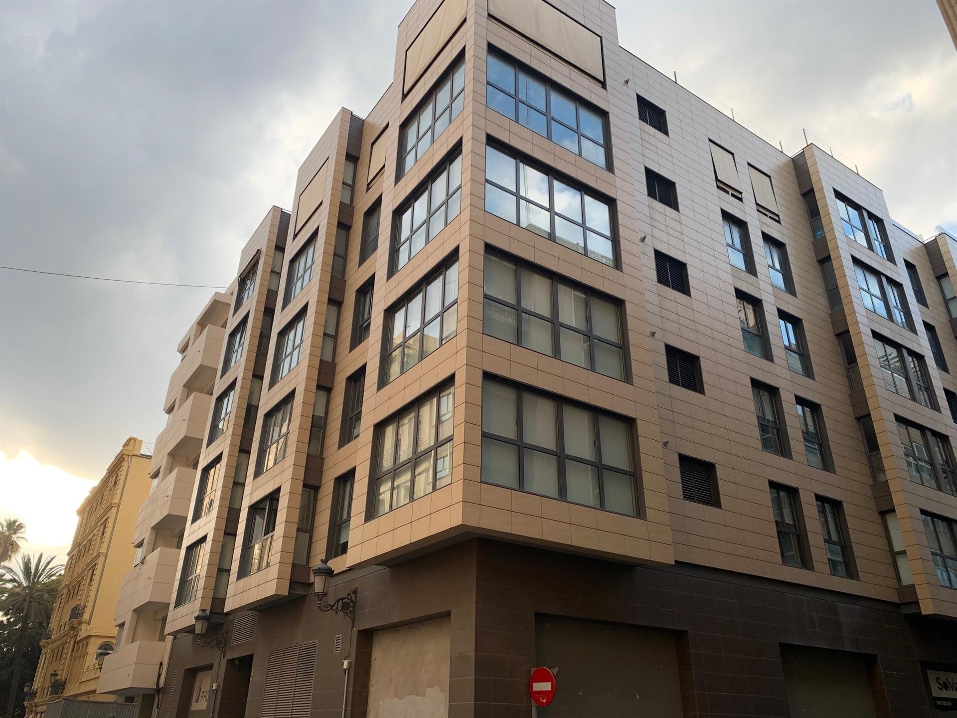 Sareb vende 30 viviendas a la Generalitat para el parque público de vivienda en Castellón