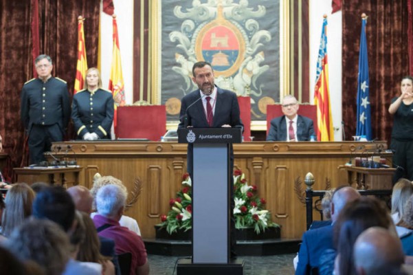 El alcalde de Elche recibe el alta hospitalaria y asistirá al pleno este lunes
