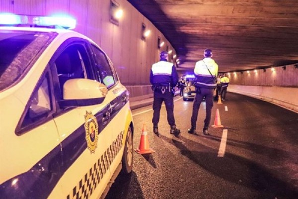 La Policía Local de Alicante disuelve 14 fiestas en viviendas y sanciona a tres locales