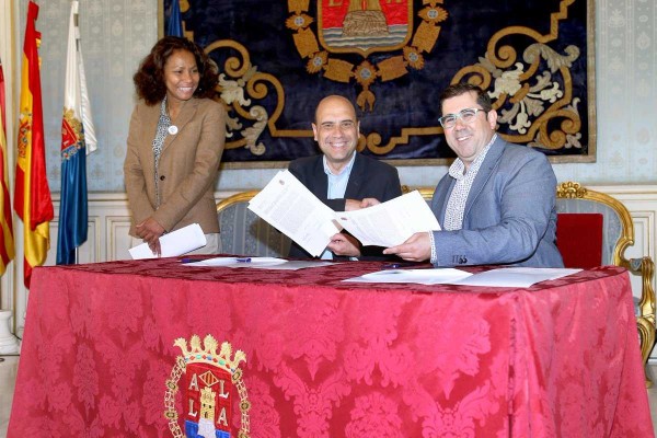 Echávarri alega que un informe jurídico impide que la investigación de Comercio sea pública 