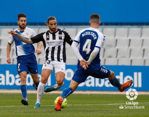 Un gol de Néstor en el descuento evita la victoria del Castellón en la Nova Creu Alta