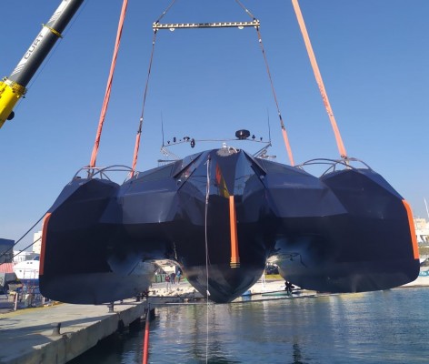 La tecnología alicantina de Hanstaiger ya 'toca el agua' con la botadura de su primer yate exclusivo