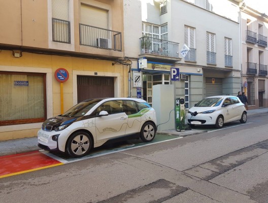 Carcaixent ahorra más de 3.000 kilogramos de C02 en un año con los puntos de recarga de vehículos eléctricos