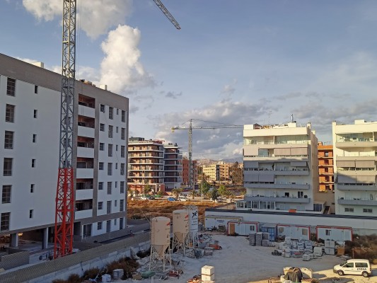 El ladrillo vuela otra vez en Elche: 160 nuevas viviendas, la mitad VPO de HGF, que construirá un área comercial