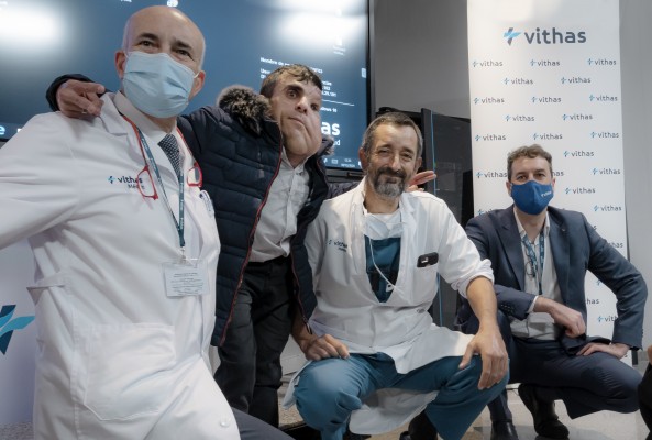 El doctor Cavadas opera con éxito en Vithas a un paciente con un tumor facial de 13 kilos  

