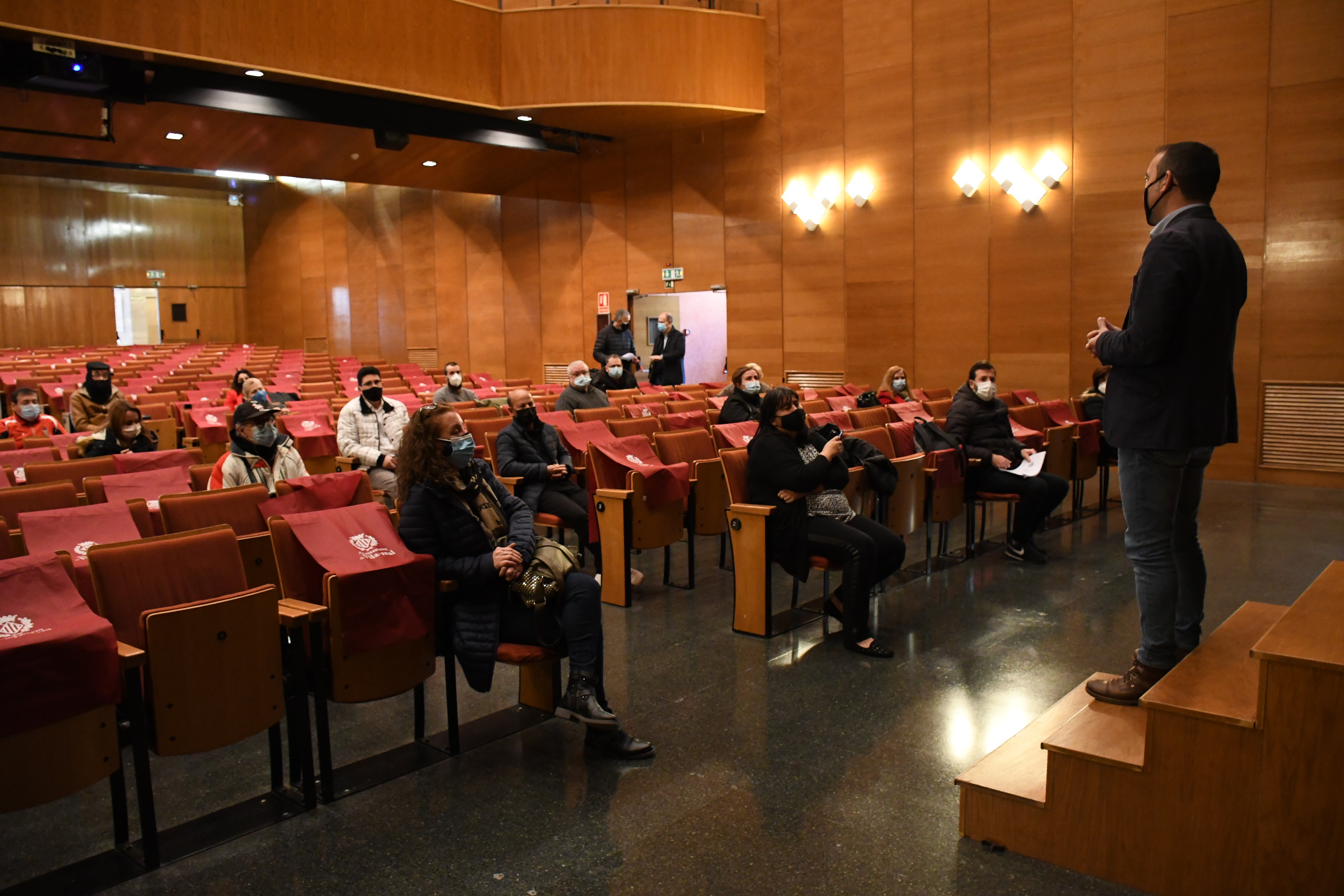 Vila-real incorpora a 26 conserjes en colegios, mercados y Servei Municipal d'Esports