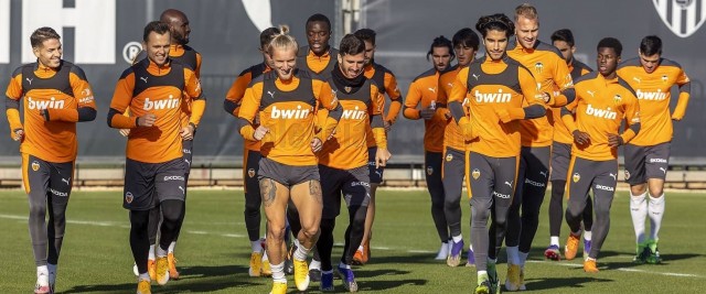 El Camp Nou vuelve a medir la consistencia del proyecto de Murthy