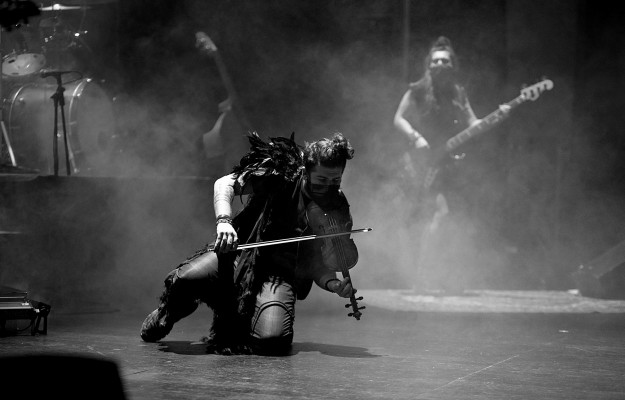 El violinista rebelde, Jorge Guillén, retrata en un pack de disco y gira sus 'Mundos Opuestos'