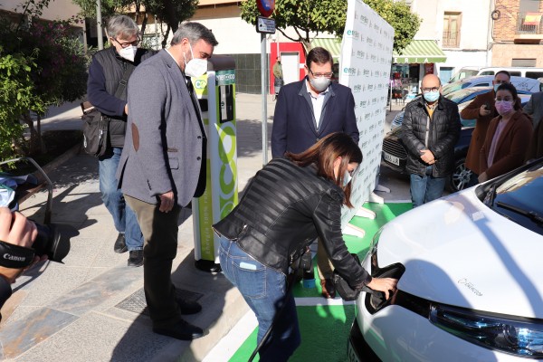 Crevillent pone en marcha dos nuevos puntos de recarga para vehículos eléctricos

