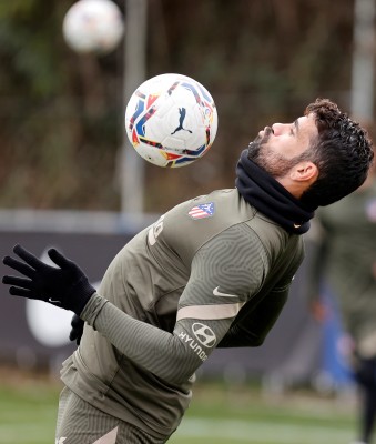 El Atlético prepara el choque contra el Elche con distanciamiento social por el positivo de Ivo Grbic