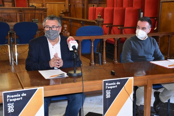 El futbolista Jorge Molina es galardonado por tercera ocasión como mejor deportista de Alcoy