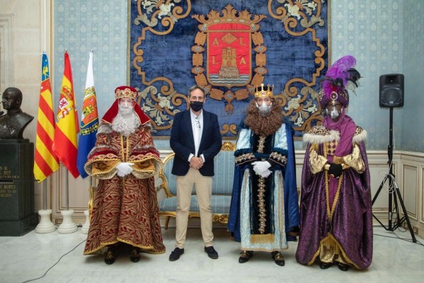 Alicante organiza siete cabalgatas estáticas para acercar a los Reyes Magos a todos los niños