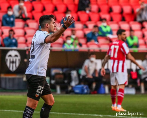 Maxi se entrena con el equipo en Paterna y espanta las dudas