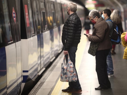 Sanidad notifica 12.131 nuevos casos y 181 muertos más, mientras la incidencia sube hasta 207
